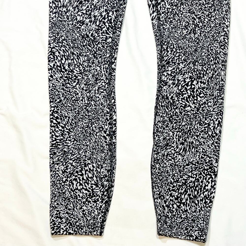 Lululemon Instill High Rise Leggings 4 Black White Abstract Pattern 25 Inseam - Picture 4 of 5